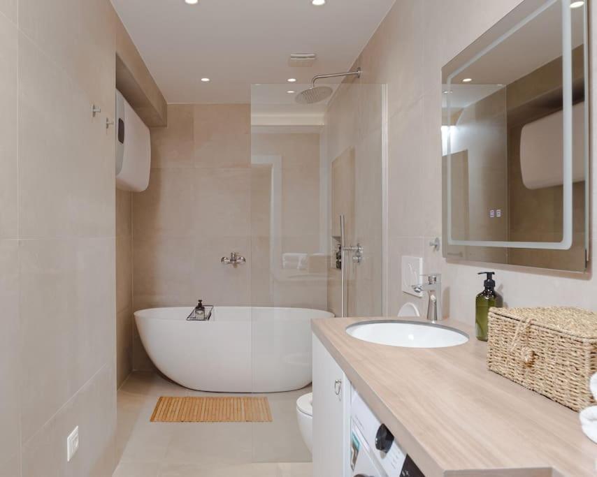 Anna'S Blloku Apartment Тирана Экстерьер фото